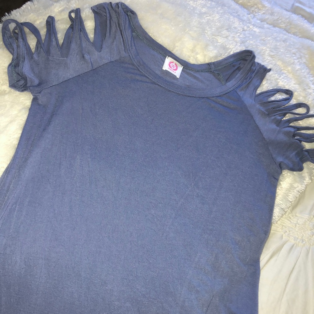 Tunic/cut sleeves top